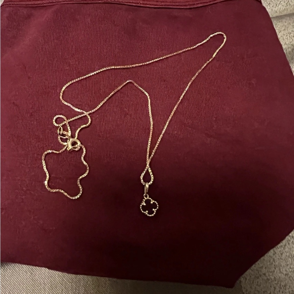 Gold Clover Pendant Necklace